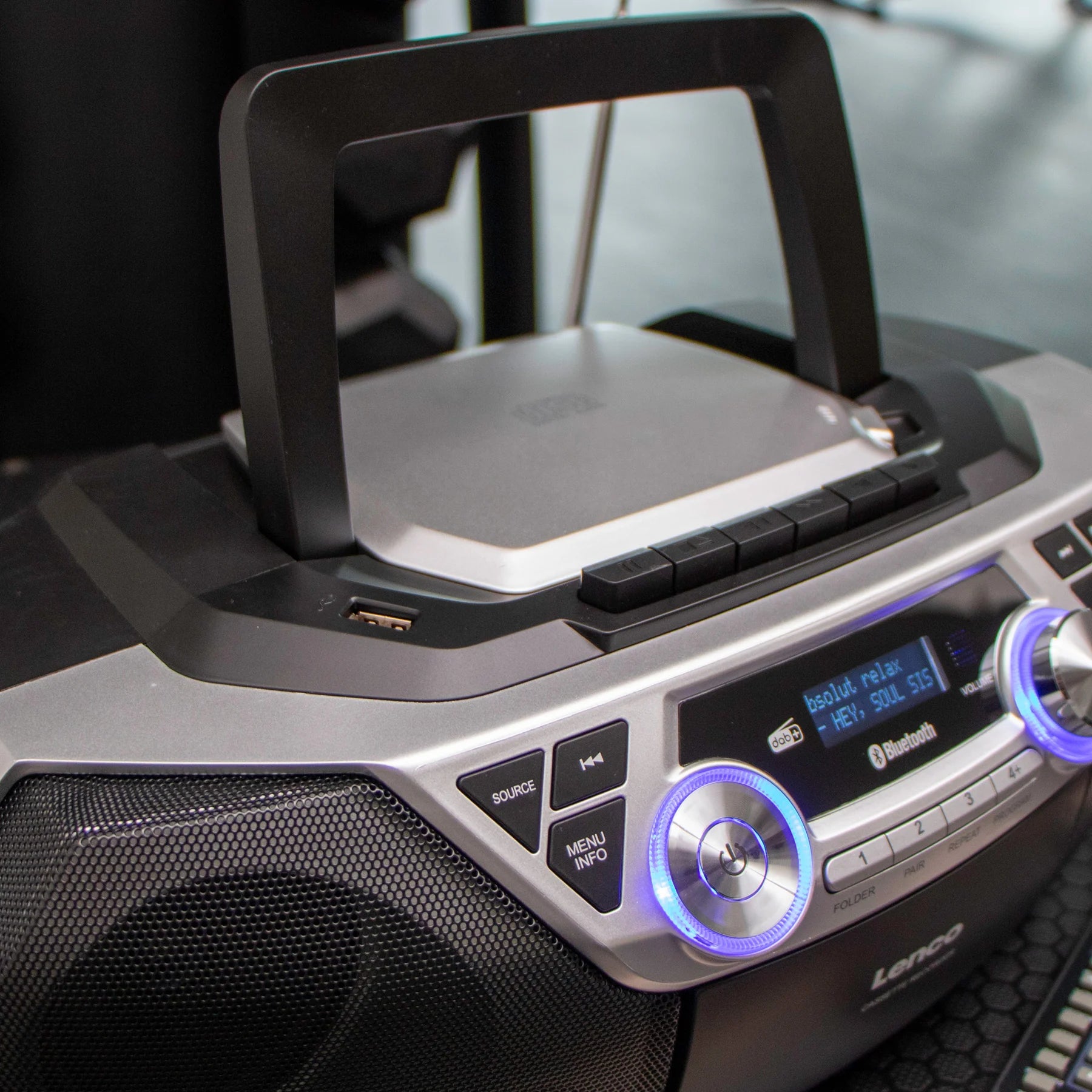 Lenco SCD-720 – Monipuolinen DAB+/FM-boombox CD-, kasetti- ja Bluetooth-toistolla