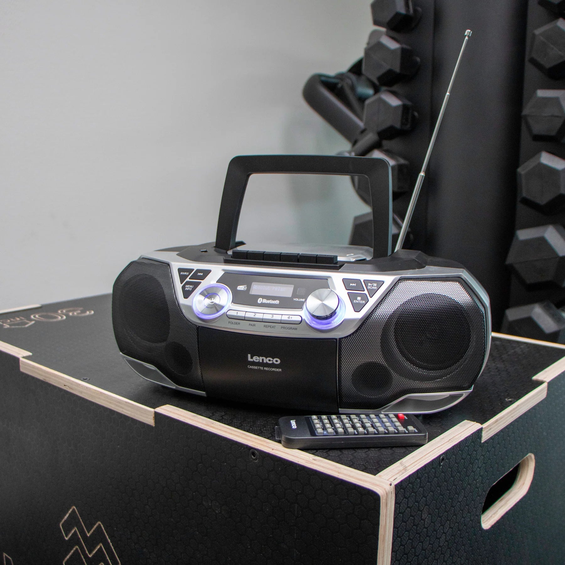 Lenco SCD-720 – Monipuolinen DAB+/FM-boombox CD-, kasetti- ja Bluetooth-toistolla