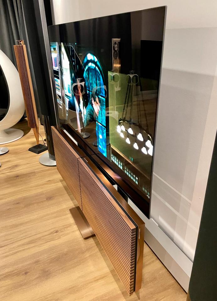 Bang & Olufsen Beovision Harmony 65” Bronze/Walnut