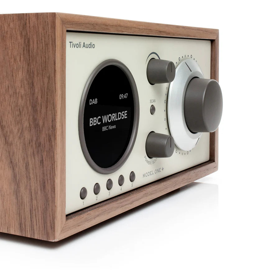 Tivoli Audio Model One+ – Klassikkoradion uusi digitaalinen aikakausi
