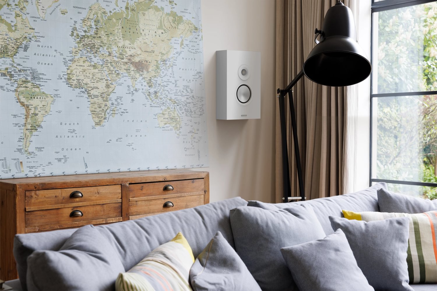 Monitor Audio Silver On-Wall 8G