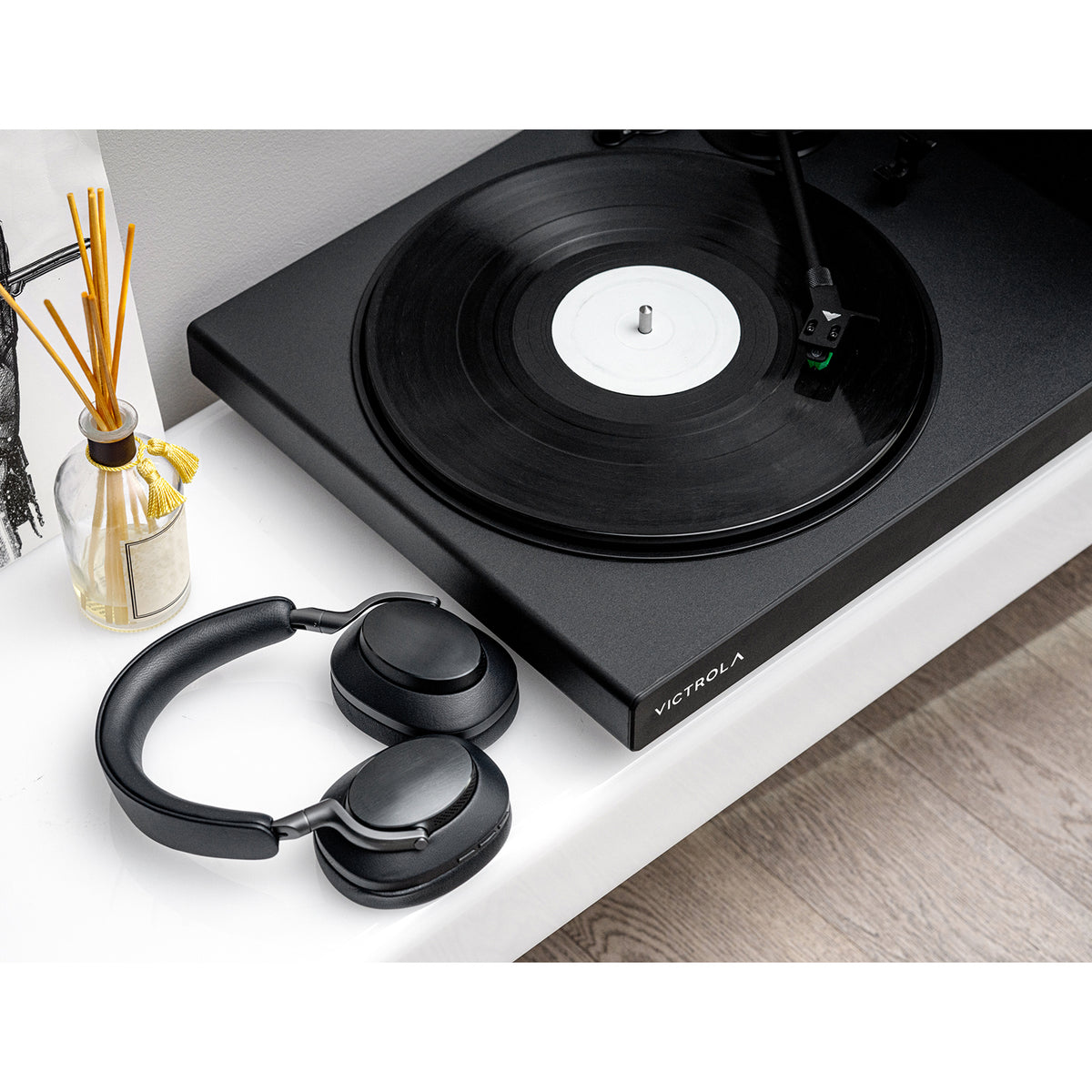 Victrola Hi-Res Onyx Vinyylisoitin - Hi-Fi-laatuinen levysoitin digitaalisella ulostulolla