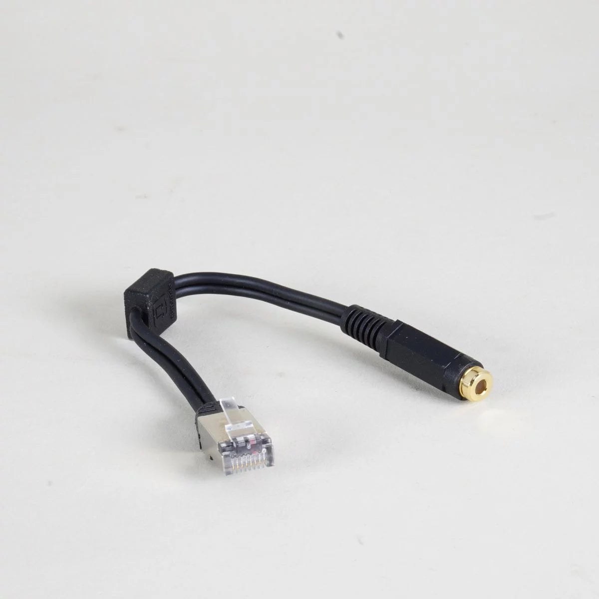 Almando RJ45–3,5 mm -adapteri - sovitin aktiivikaiuttimien tai kuulokkeiden kytkentään