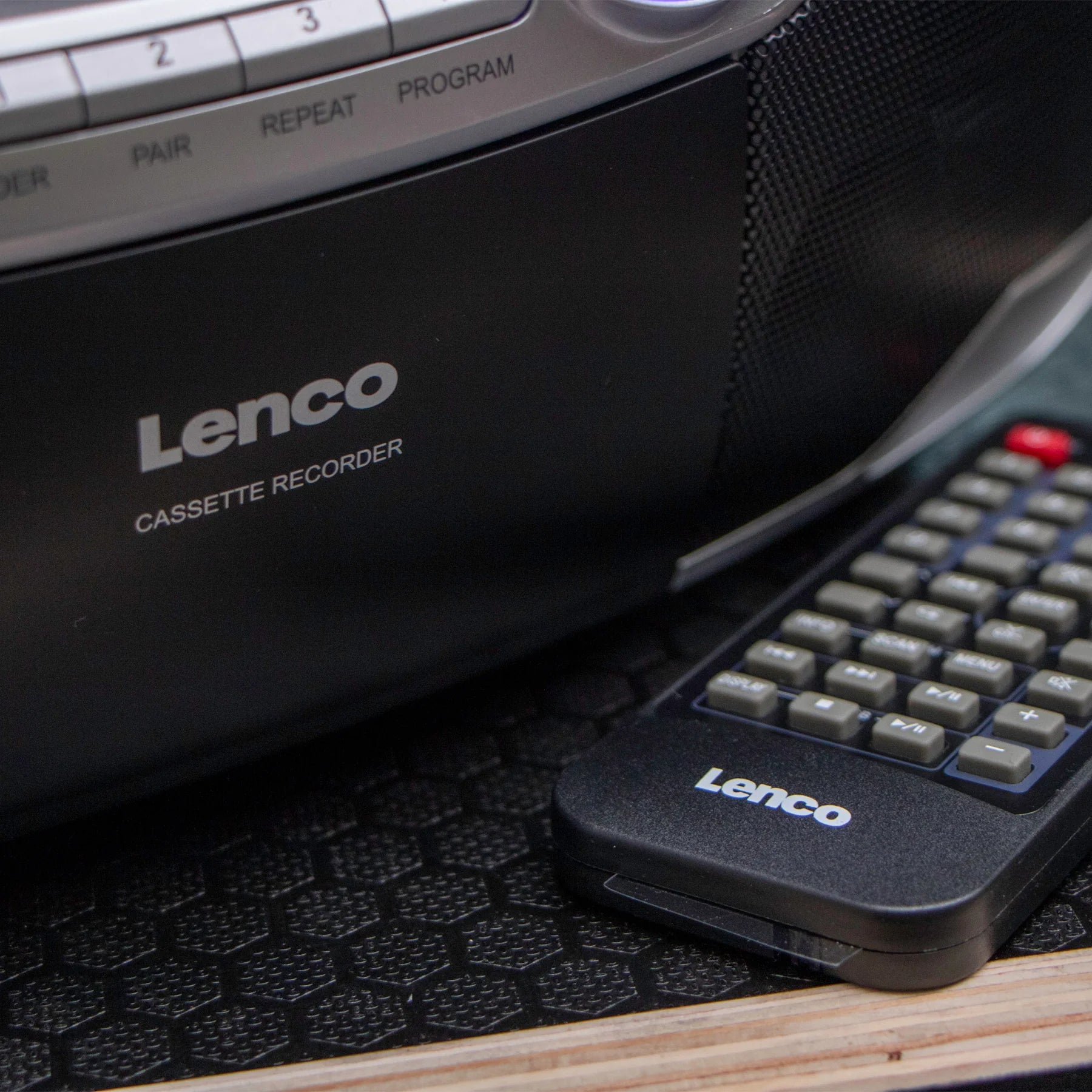 Lenco SCD-720 – Monipuolinen DAB+/FM-boombox CD-, kasetti- ja Bluetooth-toistolla