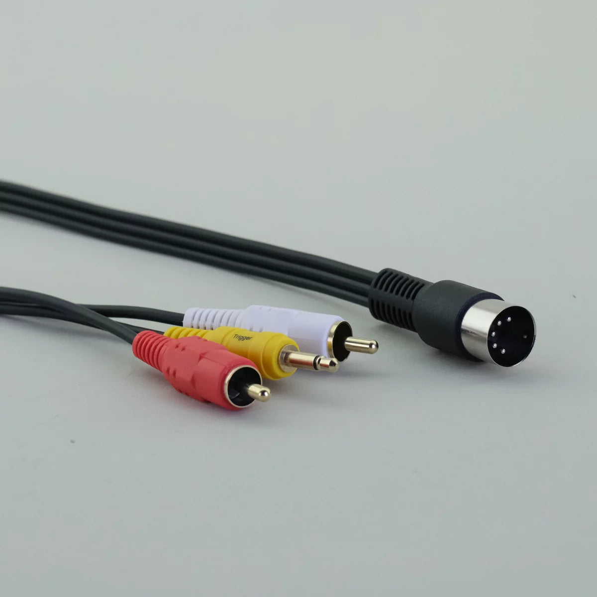 Almando DIN / 2 x RCA + 3.5 mm Trigger – Premium-luokan adapteri B&O-yhteensopivuudella