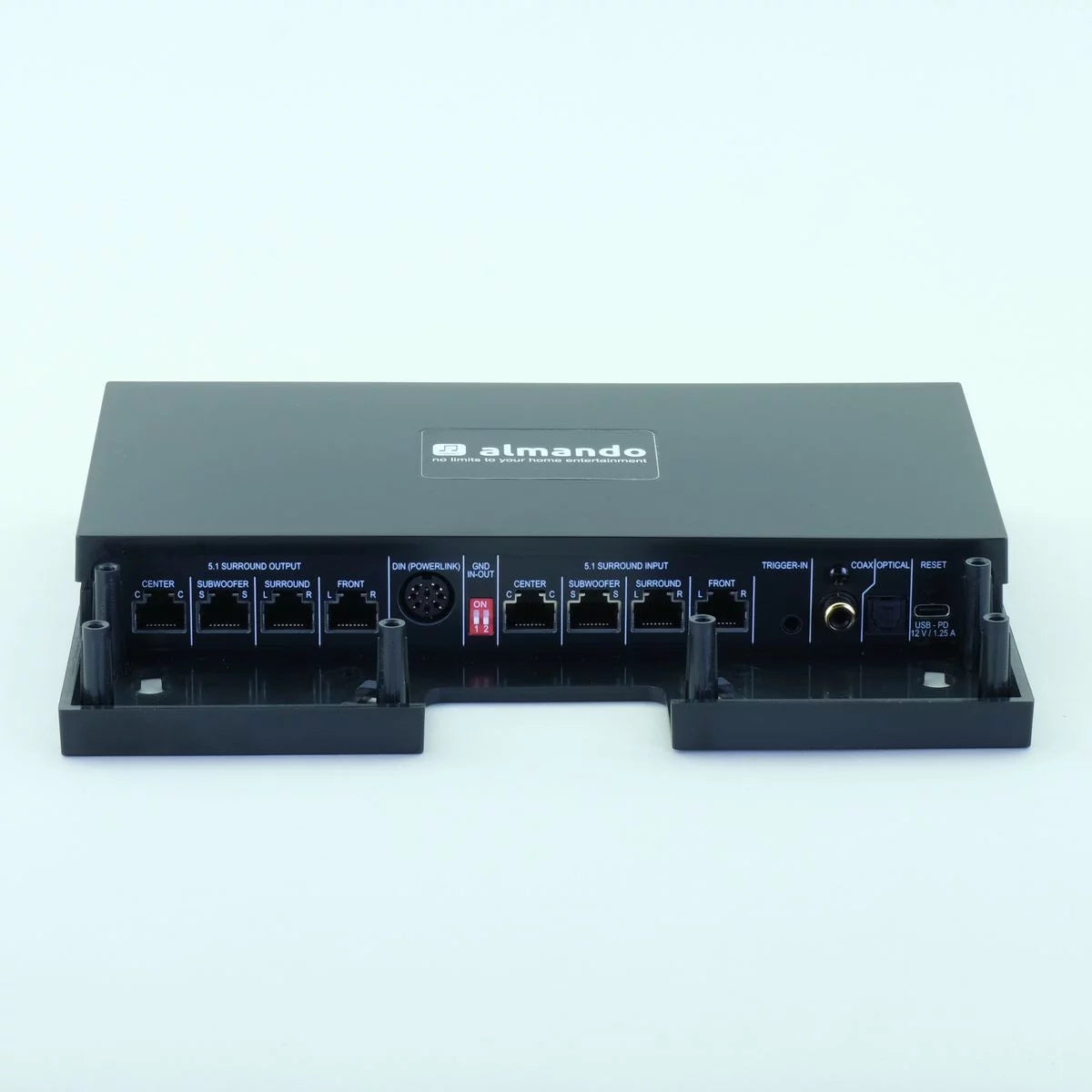 Almando Multiplay Surround Switch III – Älykäs audiovaihdin B&O-kaiutinjärjestelmiin