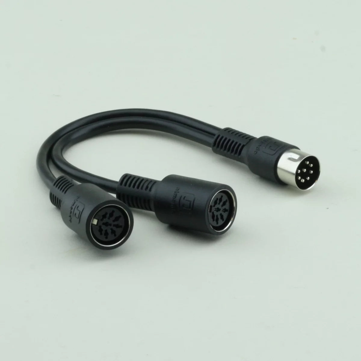 Almando DIN8 / 2x DIN8-f Powerlink-haaroitinAlmando DIN8 / 2×DIN8-f Powerlink-haaroitin – Kahden kaiuttimen liittämiseen yhdellä lähdöllä